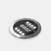 встраиваемый уличный светильник с металлическим кольцом и продольной решеткой