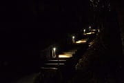 Освещение ступенек боллардами Royal Botania. Очень уютное освещение деревянных лестниц.