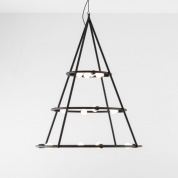 подвесной светильник в виде металлической пирамидальной конструкции