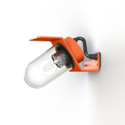 уличное настенное бра с прозрачной лампой и оранжевым козырьком