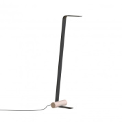 торшер с тонкой металлической стойкой и цилиндрическим источником света