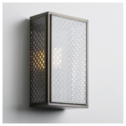 настенный светильник с металлическим перфорированным корпусом и прозрачной вставкой