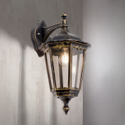 уличный настенный светильник фонарного типа в чёрно-золотой отделке