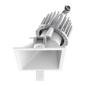 встраиваемый потолочный светильник даунлайт с квадратной рамкой и охлаждающим радиатором IP44