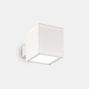 настенный светильник кубической формы белого цвета
