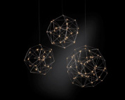 подвесной светильник с несколькими сферическими геометрическими каркасами и рассеянным светом
