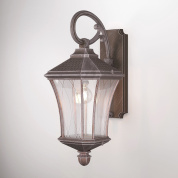 уличный настенный фонарь классической формы с прозрачным стеклянным плафоном