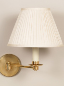 настенный светильник с поворотным латунным кронштейном и гофрированным абажуром