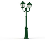 уличный фонарь с двумя рожками на зелёной стойке