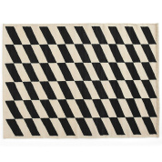 ковёр прямоугольный с диагональным геометрическим рисунком в чёрных тонах