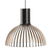 подвесной светильник с ламельным плафоном купольной формы в черно-деревянном исполнении