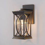 уличный настенный фонарь с прямоугольным корпусом и прозрачными стеклянными панелями