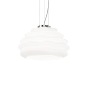 подвесной светильник белого цвета со стальным корпусом и фигурным плафоном