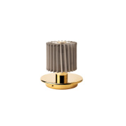 прикроватный светильник с рифлёным плафоном на круглой золотистой подставке