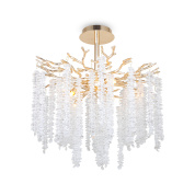 потолочный светильник с подвесками из стекла и золотистыми элементами в виде листьев