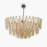 круглая люстра с волнообразными подвесками из матового стекла