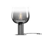 настольная лампа с крупным стеклянным абажуром дымчатого оттенка на черной подставке