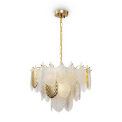 подвесная люстра с многослойными стеклянными лепестками и золотым каркасом