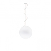 подвесная люстра с крупными сферическими плафонами белого цвета