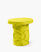 приставной столик с круглой столешницей и скульптурным основанием