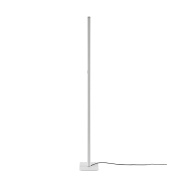 торшер с узкой металлической стойкой белого цвета и верхним свечением