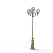 уличный фонарный столб песочного цвета с тремя сферическими плафонами