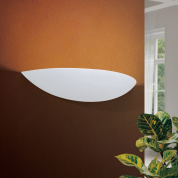 настенное бра с матовым полукруглым рассеивателем белого цвета