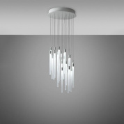 люстра с тридцатью цилиндрическими плафонами на шнурах