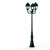 уличный фонарный столб с тремя плафонами и зелёной арматурой