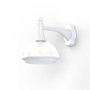 настенное бра с купольным плафоном на белом кронштейне