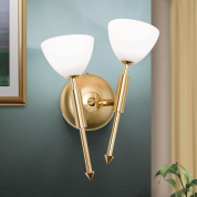 настенное бра с двумя матовыми конусными плафонами на золотистой арматуре