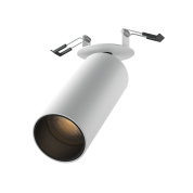 встраиваемый потолочный светильник белого цвета с утопленным источником света