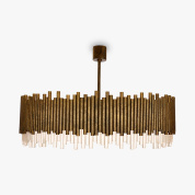 подвесная люстра цилиндрической формы с множеством вертикальных стеклянных элементов