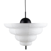 подвесная люстра с многослойным плафоном белого цвета