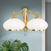 двухрожковое настенное бра с опаловыми купольными плафонами в золотом оформлении