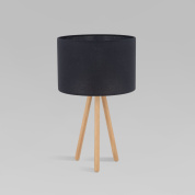 настольная лампа на деревянной треноге с цилиндрическим текстильным абажуром