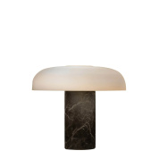 настольная лампа с полусферическим абажуром и основанием из тёмного камня