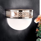 настенный светильник с матовым опаловым куполом и латунной декоративной перфорацией