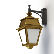 настенный светильник с латунным корпусом и матовым плафоном