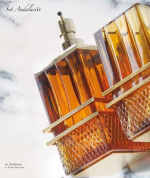 настенный диспенсер для жидкого мыла с янтарным стеклянным резервуаром