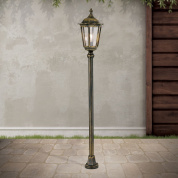 уличный стоечный светильник с классическим фонарным корпусом