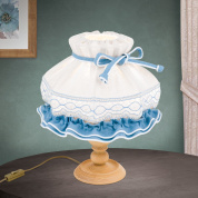 настольная лампа с тканевым абажуром в декоративном оформлении