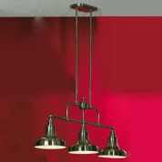 подвесной светильник с несколькими металлическими плафонами на каркасе