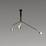 трёхламповый потолочный светильник с тремя коническими плафонами на разветвлённой штанге