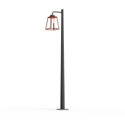 уличный фонарный столб красного оттенка с металлическим корпусом и стеклянным плафоном