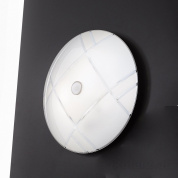 потолочный светильник с никелевым корпусом и круглым плафоном