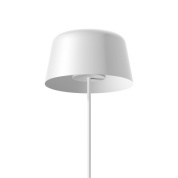 торшер с белым абажуром и металлической стойкой