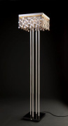 напольный светильник с прямоугольным металлическим абажуром и вертикальной стойкой
