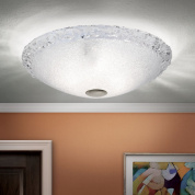 потолочный светильник с рельефным плафоном белого цвета