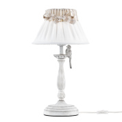 настольная лампа с абажуром из ткани и декоративным основанием в белом цвете